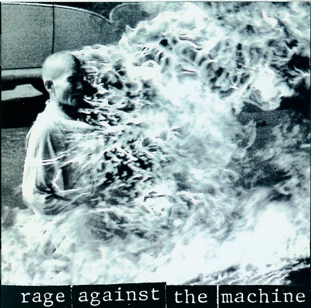 Cover de l'album &eacute;ponyme de Rage against the machine. C'est une photo en noir et blanc d'un moine bouddhiste qui s'est immol&eacute; par le feu en 1963 pour protester contre l'oppression dont il &eacute;tait victime.