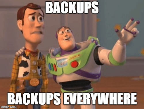 Meme de Buzz l’Éclair disant à Woody : « Backups, backups everywhere », « des sauvegardes, des sauvegardes partout ».