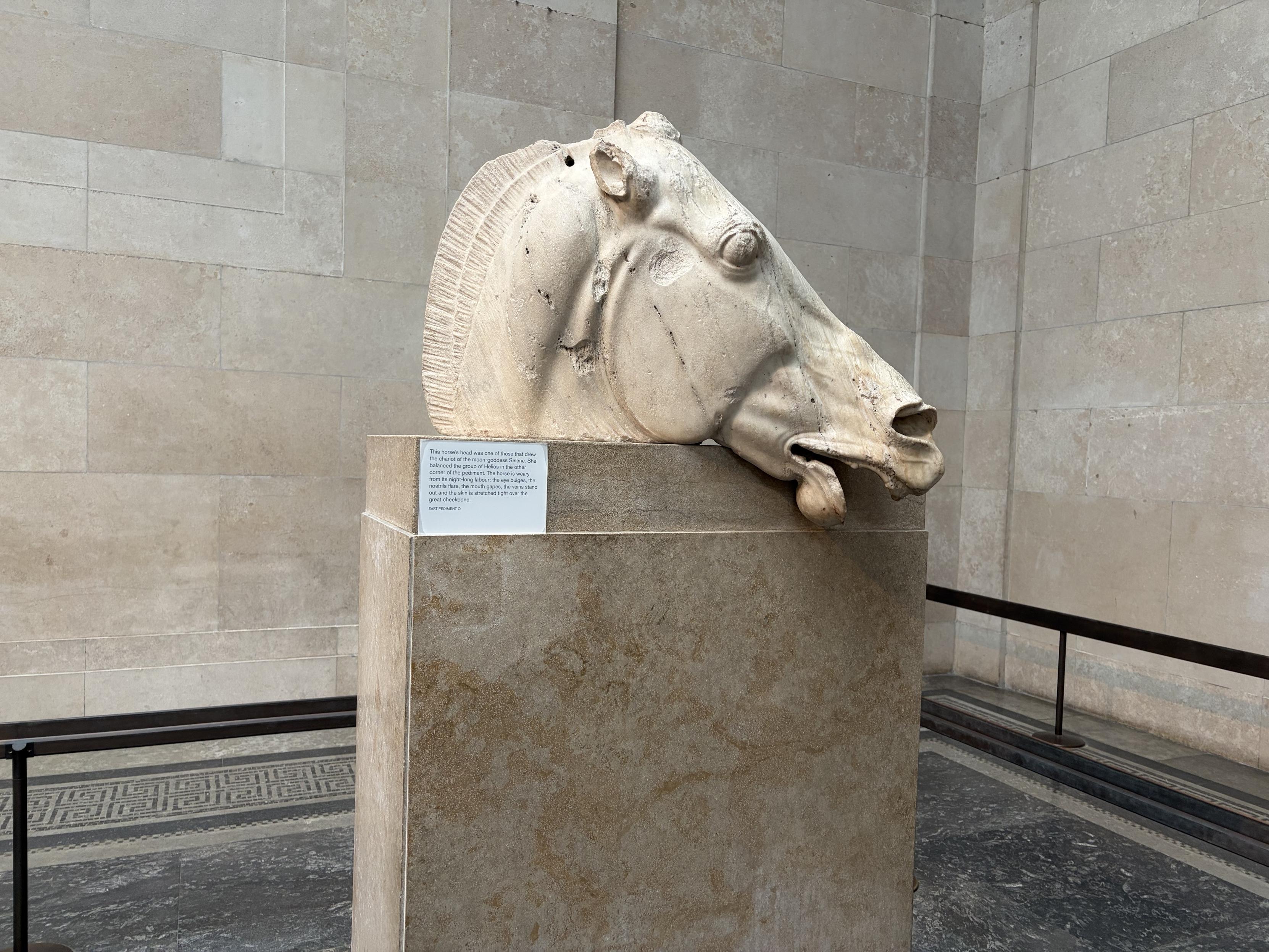 Sculpture d&rsquo;une t&ecirc;te de cheval